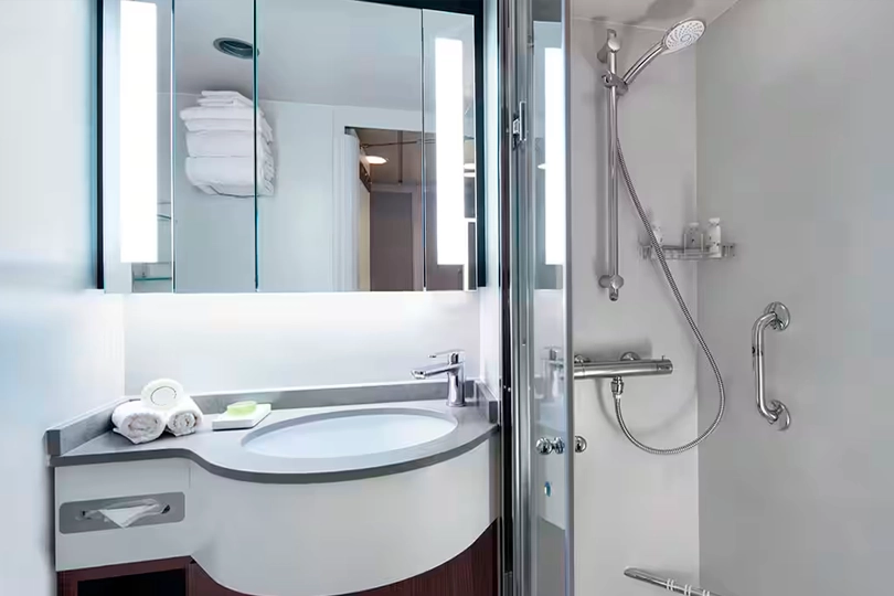 Desire-Cruises-DTEC-Suites-Interior-Stateroom-02-810x540px