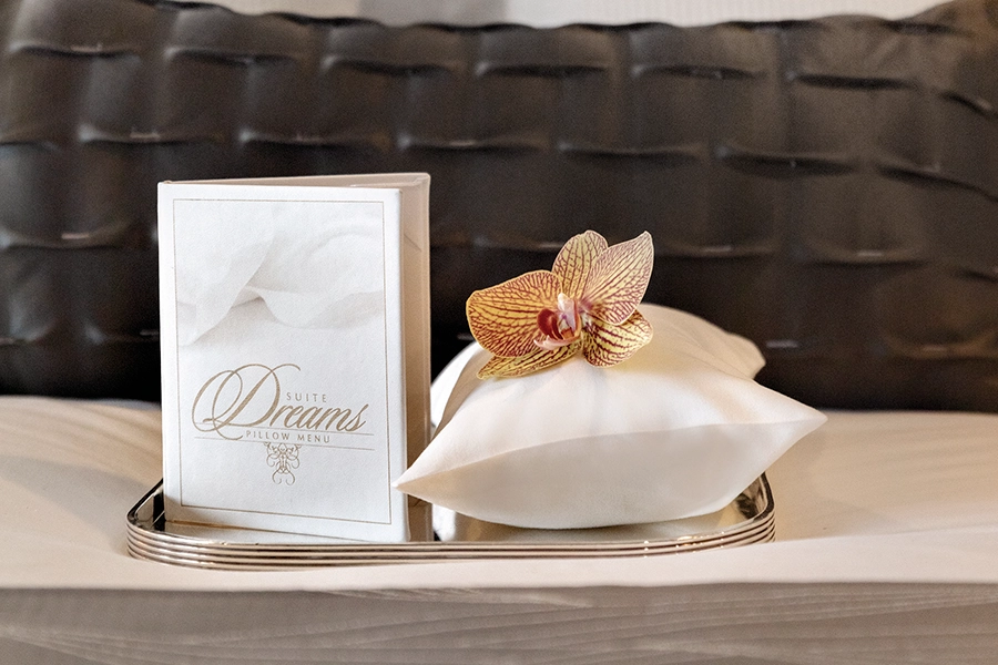 Desire-Cruises-Nautica-Suites-Owners-Suite-01-900x600px