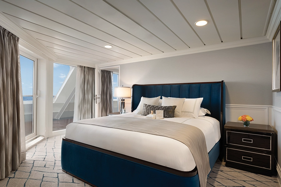 Desire-Cruises-Nautica-Suites-Owners-Suite-03-900x600px