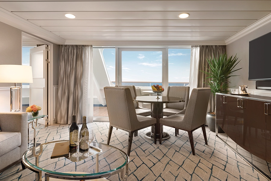 Desire-Cruises-Nautica-Suites-Owners-Suite-05-900x600px