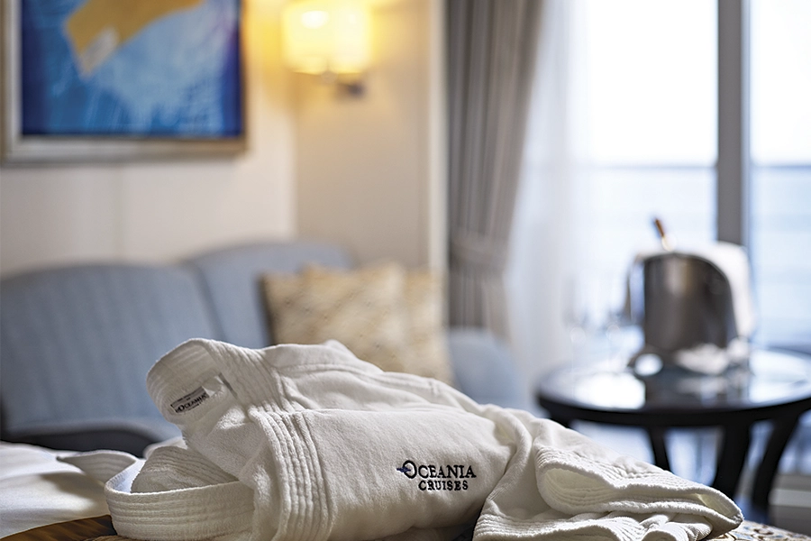 Desire-Cruises-DHSC28-cabins-Concierge-Level-Veranda-Deck-12-02-900x600px