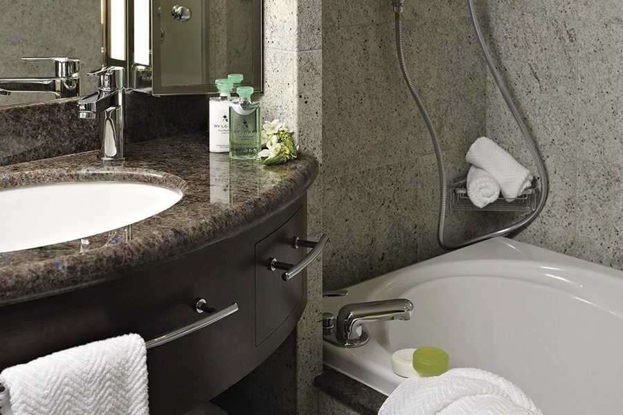 Desire-Cruises-DHSC28-cabins-Penthouse-Suite-04-900x600px