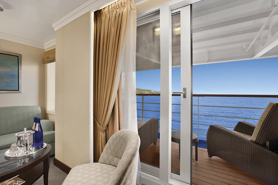 Desire-Cruises-DHSC28-cabins-Penthouse-Suite-08-900x600px
