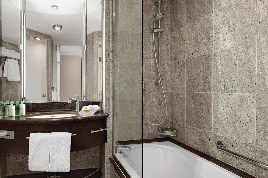 Desire-Cruises-DHSC28-cabins-Veranda-Stateroom-02-900x600px