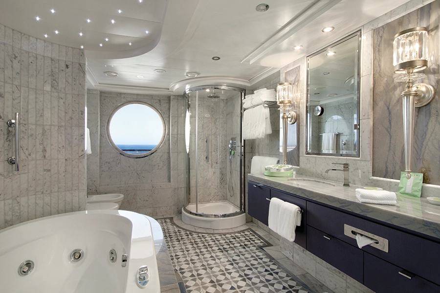 Desire-Cruises-DHSC28-cabins-Vista-Suite-10-900x600px
