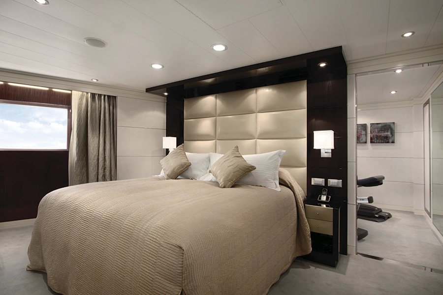 Desire-Cruises-DHSC28-cabins-Vista-Suite-12-900x600px