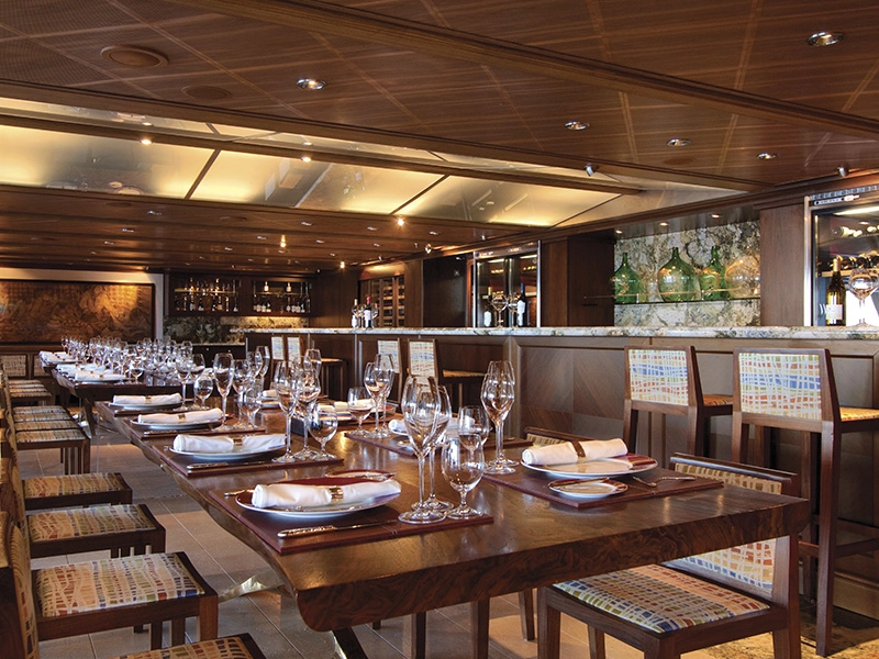 Desire-Cruises-Oceania-Fleet-Riviera-09-800x600px